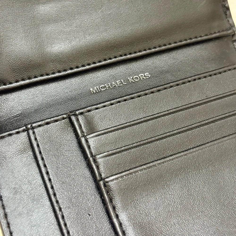 MICHAEL KORS - BLACK LIME GREEN LEATHER NYC TAXI JET SET BI-FOLD SNAP WALLET